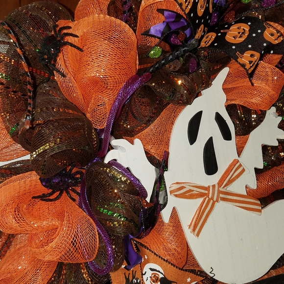 TRICK OR TREAT HALLOWEEN GHOST 👻 DECO MESH WREATH - Picture 2 of 3